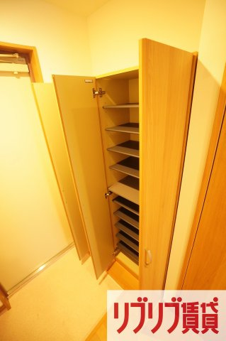 MDビルの玄関