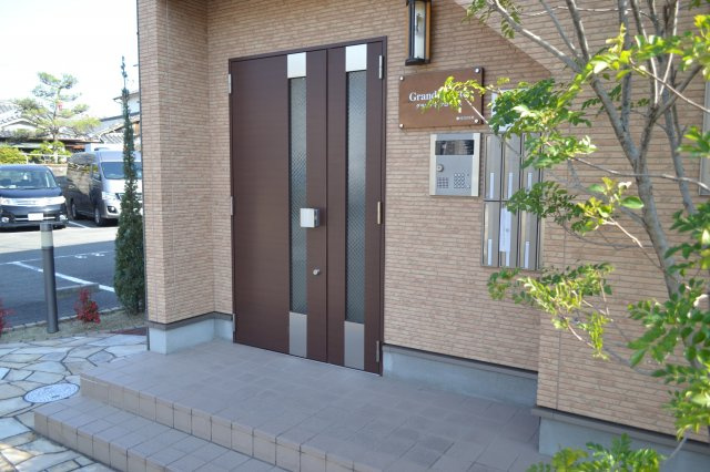 グランディフローラスのエントランス
