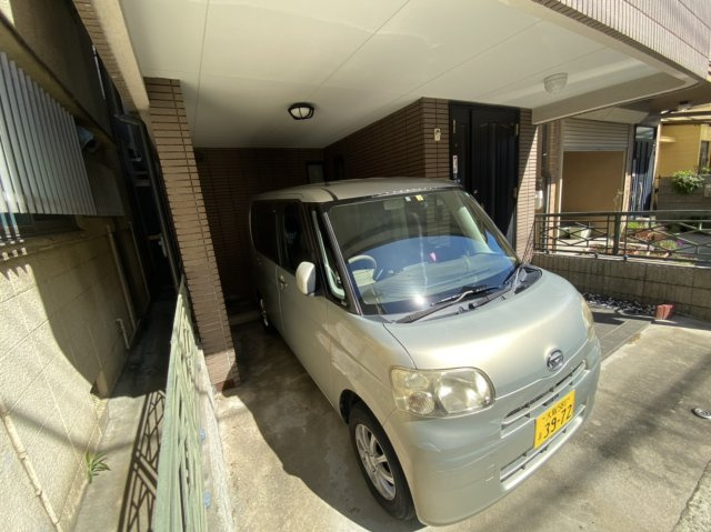 大東市氷野３丁目　一戸建ての駐車場|■背の高いお車も大丈夫ですね■