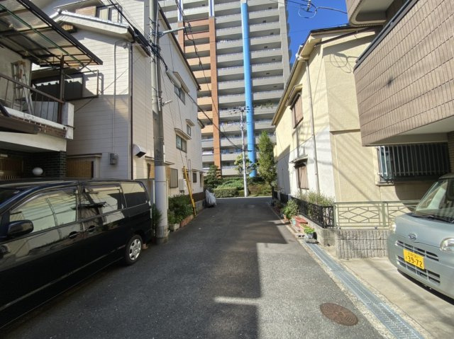 大東市氷野３丁目　一戸建ての前面道路含む現地写真