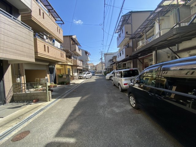 大東市氷野３丁目　一戸建ての前面道路含む現地写真