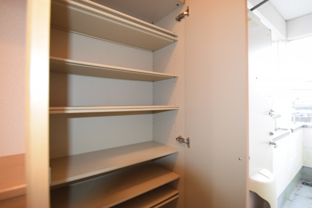 スマイルガーデン柏井の玄関|下駄箱付き