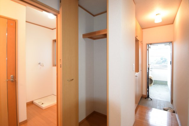 スマイルガーデン柏井の収納|キッチン後ろ収納