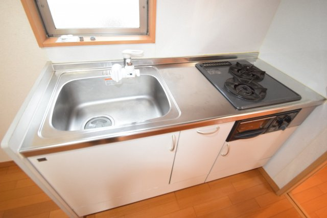 スマイルガーデン柏井のキッチン|2口ガスコンロ付き