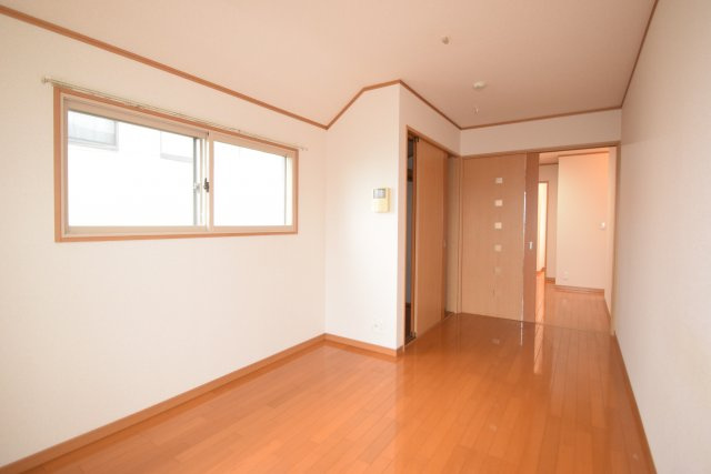 スマイルガーデン柏井の寝室|明るい洋室