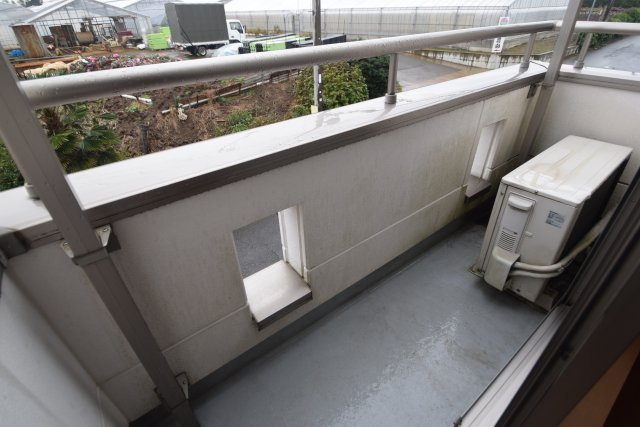 スマイルガーデン柏井のバルコニー|明るいバルコニー