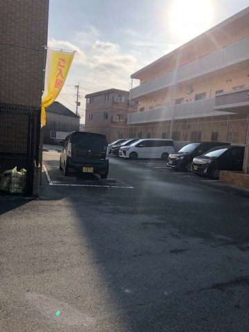 ルネス荒木一番館の駐車場|駐車場があります