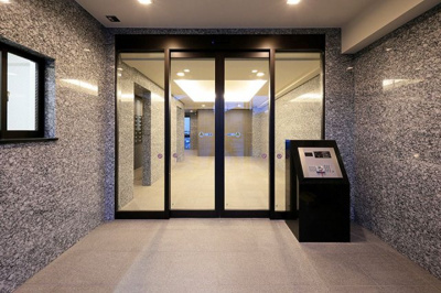 【その他共用部分】 | クオス横浜六浦ヒルトップレジデンス　ビューガーデン | オートロック付きのマンションです。
駅に近いのでオートロックがあると安心です。