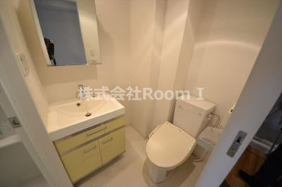 【トイレ】 | アパートメント谷町 | シンプルで使いやすいトイレです