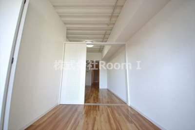 【洋室】 | アパートメント谷町 | 個人の部屋や寝室として使える洋室です