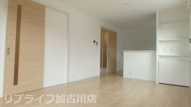 平岡町土山戸建の居間・リビング