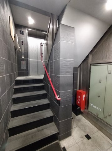 八重洲境井ビルのエントランス