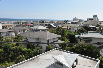 【展望】 | 大磯町大磯　店舗付き住宅 | 屋上からの眺望の良さと開放感を現地でご確認ください。