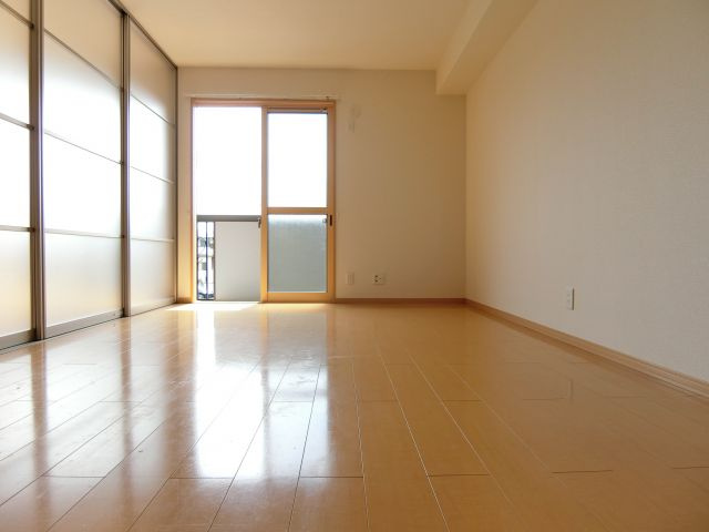 YU壱番館の居間・リビング