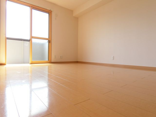 YU壱番館の居間・リビング