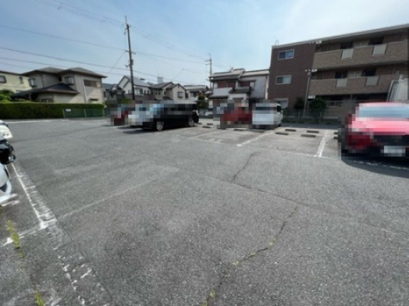 YU壱番館の駐車場