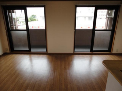 【洋室】 | グランピア | 明るい洋室です