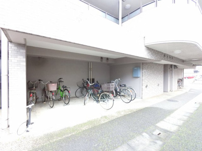 【その他共用部分】 | 金沢文庫パークホームズ弐番館 | 自転車置き場です。
雨が降っても安心です。