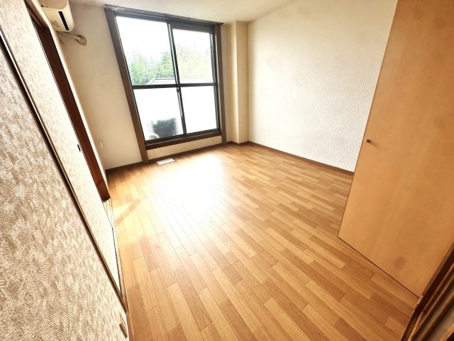ドルフ茂原の洋室