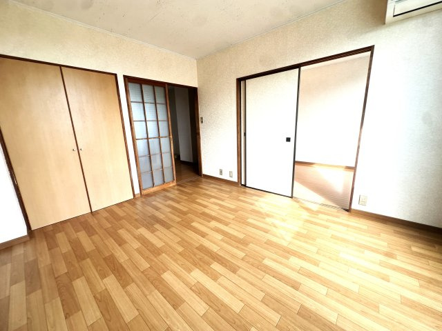 ドルフ茂原の洋室