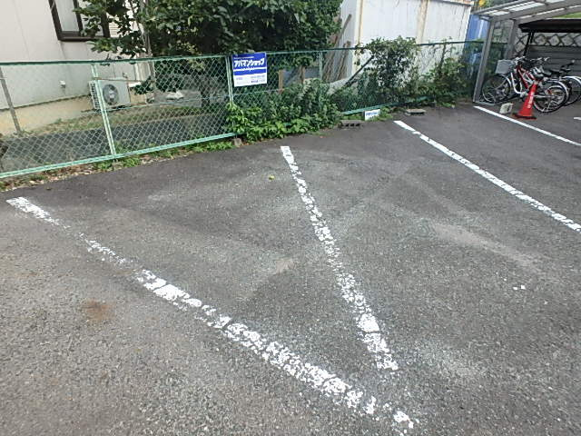 セントラル白山の駐車場