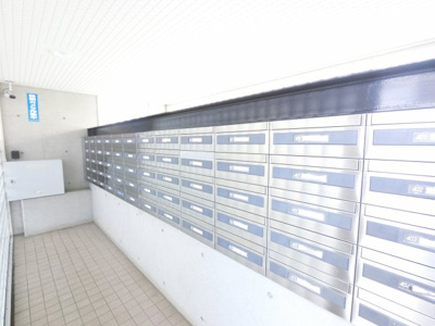 【その他共用部分】 | コスモ井土ヶ谷グランヒルズ六号館 | 集合ポストです。
郵便物はこちらからお取りください。