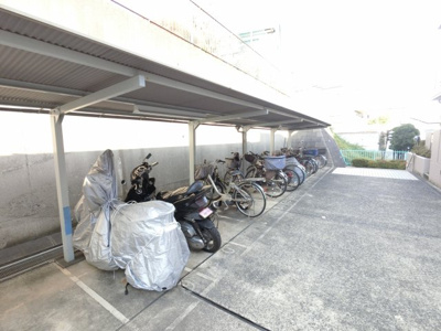 【その他共用部分】 | コスモ井土ヶ谷グランヒルズ六号館 | 自転車置き場、屋根付き