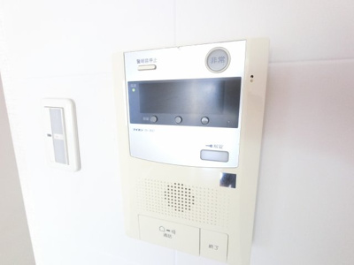 【その他共用部分】 | コスモ井土ヶ谷グランヒルズ六号館 | モニター付きインターホンです。
室内で顔確認できるので安心です。