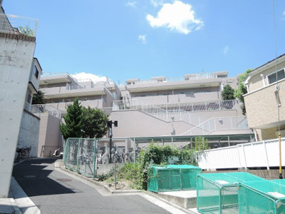 【外観】 | コスモ井土ヶ谷グランヒルズ六号館 | 広々とした魅力的で開放感のあるルーフバルコニー付！