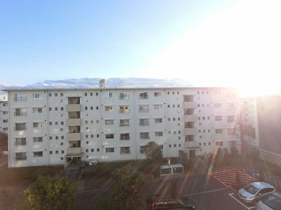 【展望】 | 洋光台南第一団地4街区1号棟 | 物件からの眺望です。
前建物が離れており、眺望も良好です。