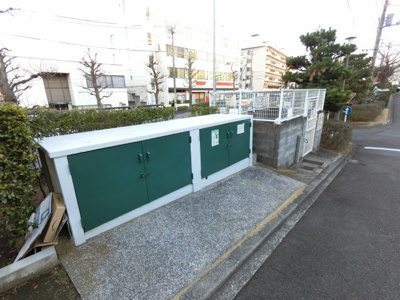 【その他共用部分】 | 洋光台南第一団地4街区1号棟 | ゴミ置き場です。
敷地内にあるのでゴミ出しが楽ちんです。