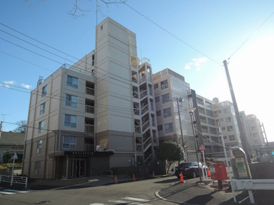 【外観】 | 篠原コーポラスD棟 | 横浜市営地下鉄ブルーライン「新横浜」駅徒歩10分・「岸根公園」駅徒歩10分と好立地。