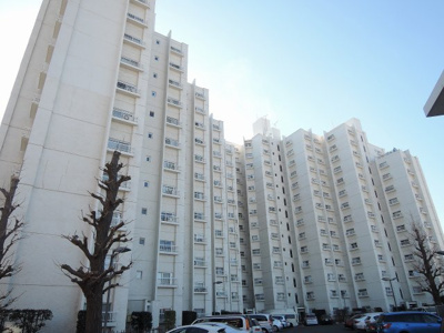 【外観】 | 多摩リバーサイドハウス1号棟 | 多摩川沿いに佇むマンション！総戸数126戸のビックコミュニティ
バルコニーより多摩川を一望出来ます♪