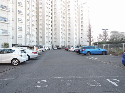 【駐車場】 | 多摩リバーサイドハウス1号棟 | 平置き駐車場