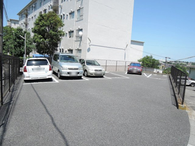 【駐車場】 | 湘南保土ヶ谷マンション6号棟 | 平置き駐車場