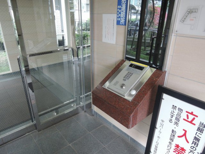【その他共用部分】 | 中山パークホームズ | 防犯面でも安心のオートロック付。