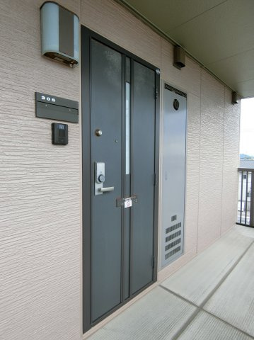 グランシャリオ新開の玄関