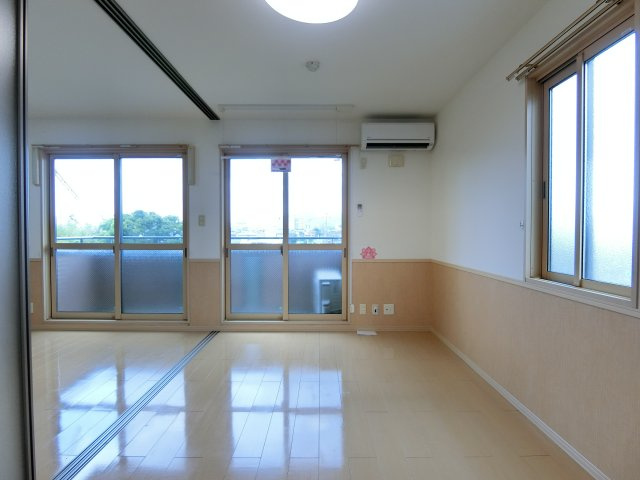 グランシャリオ新開の居間・リビング