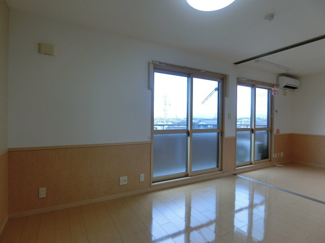 グランシャリオ新開の洋室