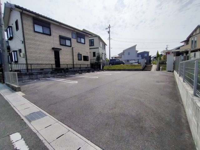 セジュール朝陽ヶ丘の駐車場