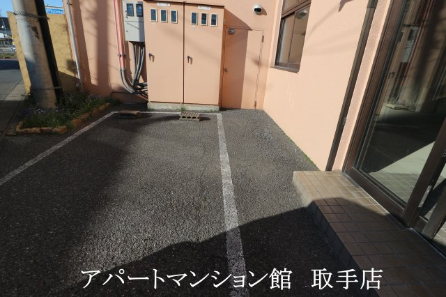 ル・マ・デュ・キャルム　テナントの駐車場