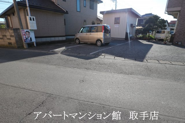 ル・マ・デュ・キャルム　テナントの駐車場