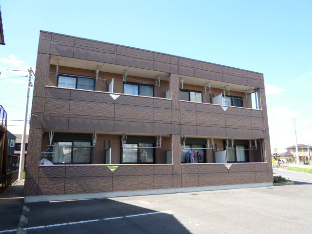 総社市三輪のアパートの外観