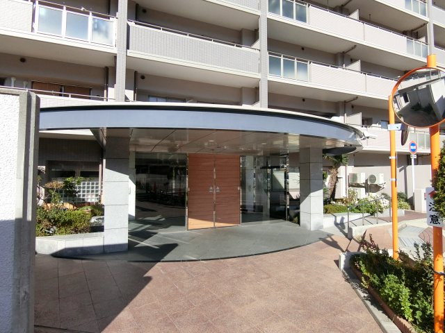 ウインヒルズジェームス山 のエントランス