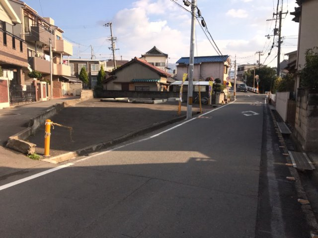 サン・タウン三箇１丁目の前面道路含む現地写真|■南西向きで日当たり良好■
