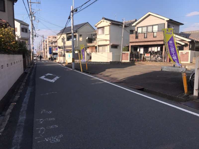 サン・タウン三箇１丁目の前面道路含む現地写真