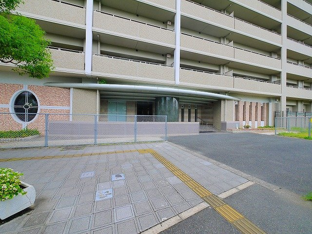 ローレルコート郡山の駐車場|駐車場完備です