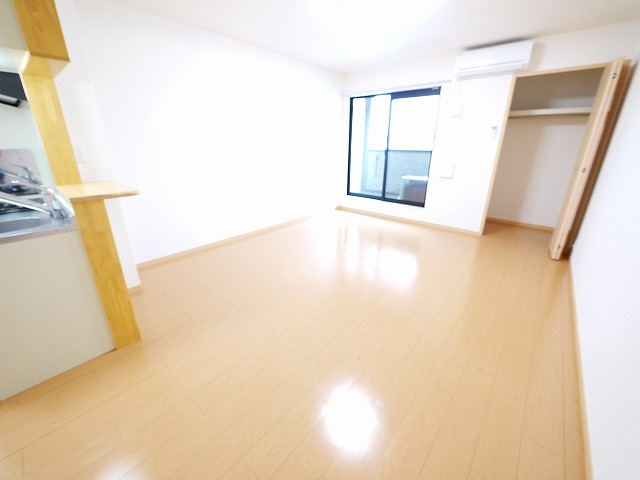 ウエストメゾンＢの洋室|使い勝手のいい洋室です