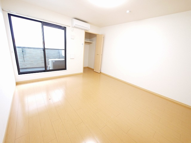 ウエストメゾンＢの洋室|落ち着いた色調の洋室です