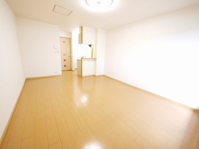 ウエストメゾンＢの居間・リビング|使いやすい洋室です